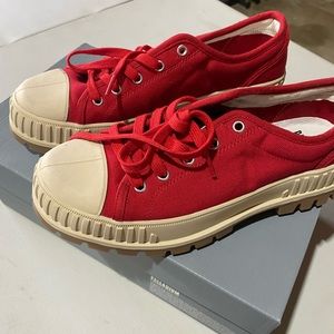 Red and tan brand new palladium pallashock Og’s! still has box!